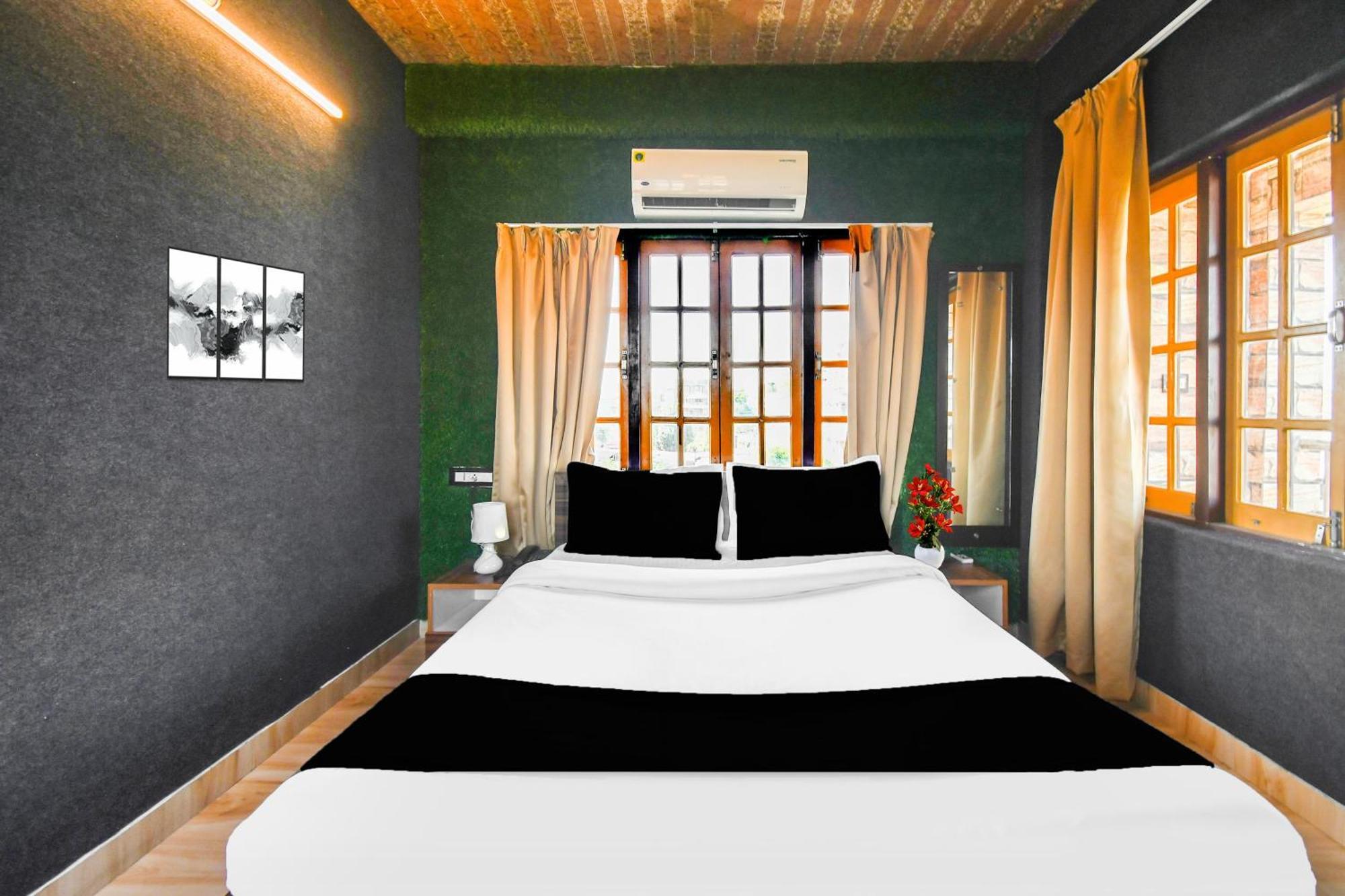 Super Hotel O Champasari Siliguri Formerly Four Fox Suits Panchanai Exterior photo